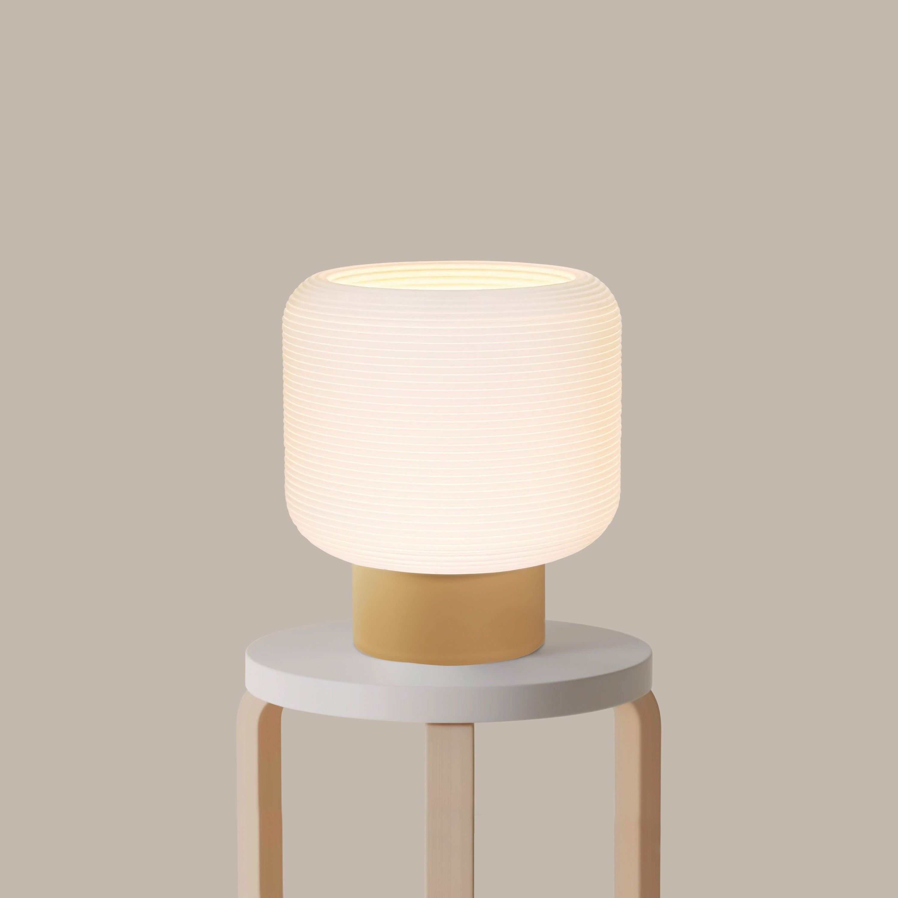 Modern Ribbed Table Lamp – Dimmable LED, Sculptural Design, Eco-Friendly